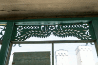 Sowjetreminiszenzen am Balkon des Gästehauses Zhareda.